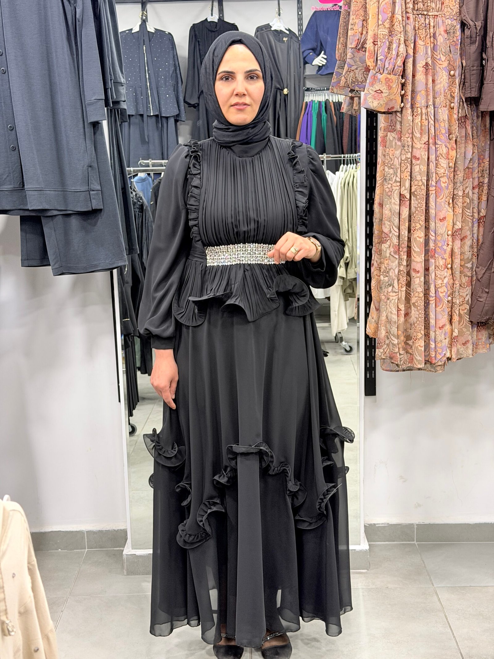 Kristal Kemerli Piliseli Şifon Elbise - Görsel 3