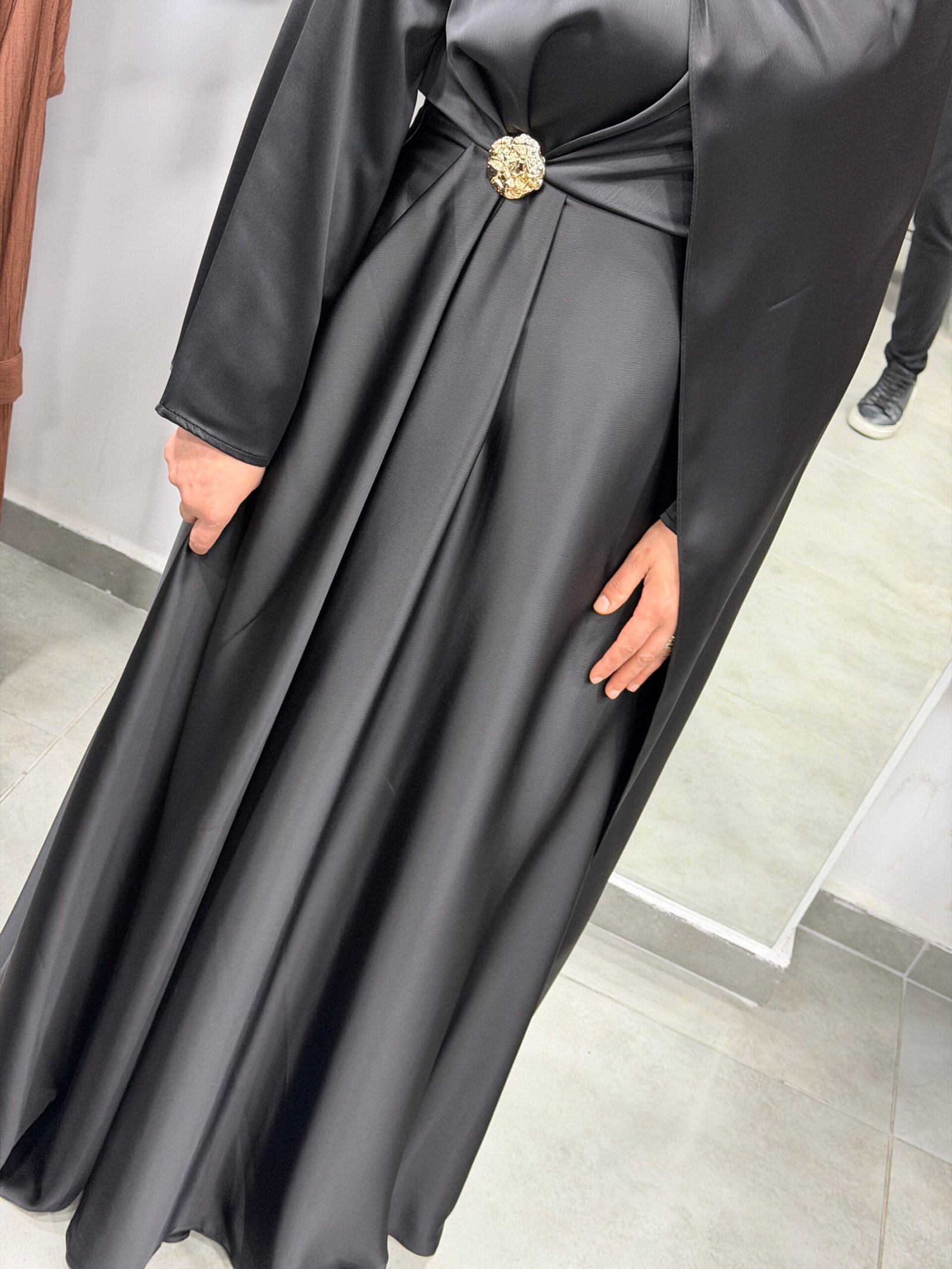 Pelerin Detaylı Saten Elbise - Görsel 3