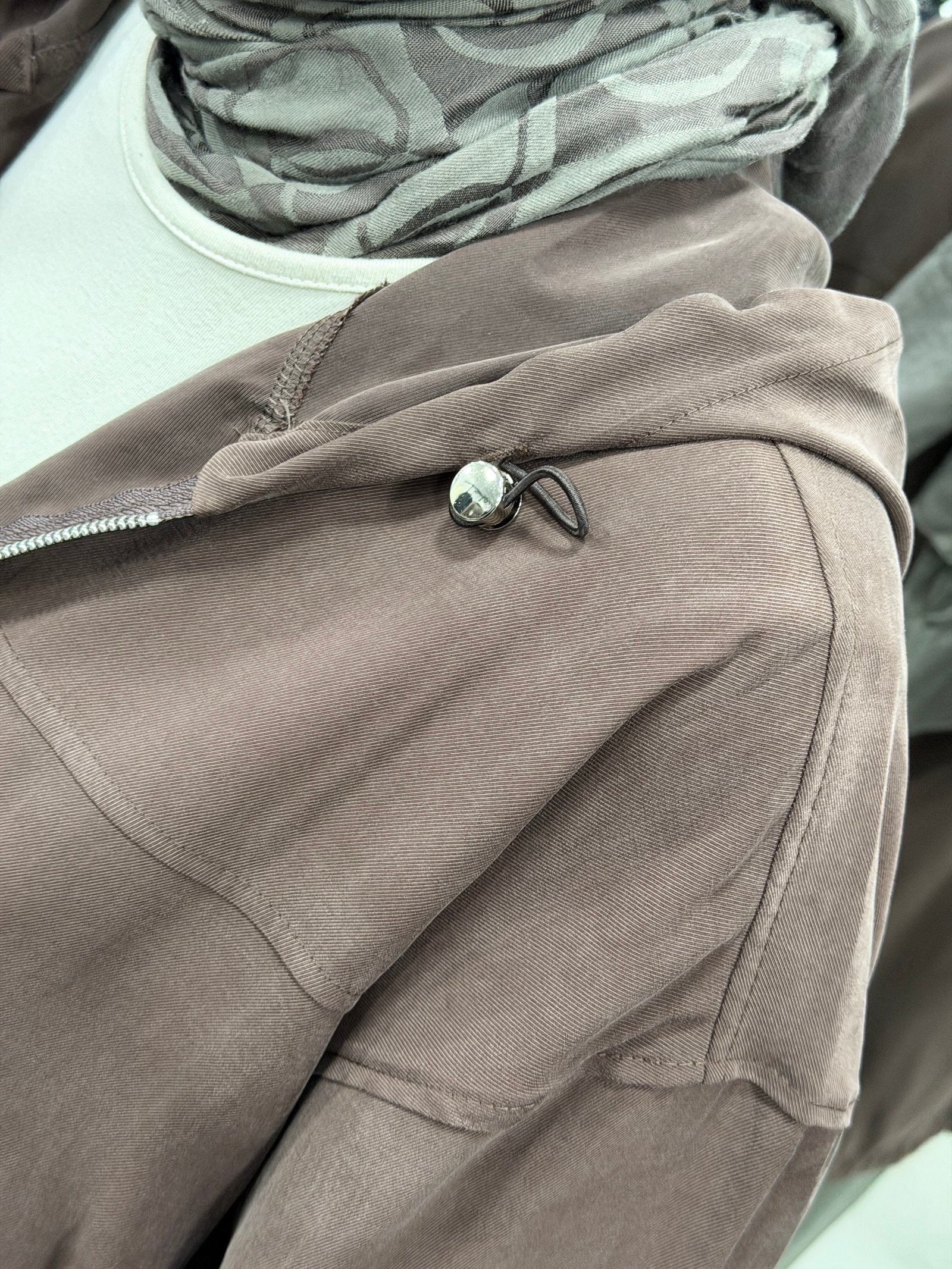 Spor Model Kapüşonlu Kısa Kap - Görsel 2